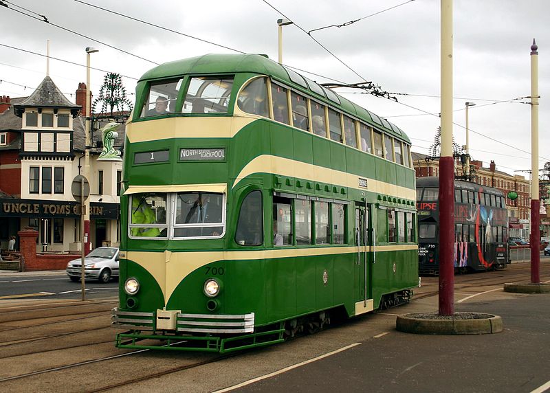 File:700 and 720 at bispham.jpg