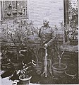 Алфред Валдерзе пред резиденцията си в Китай по време на боксовото въстание