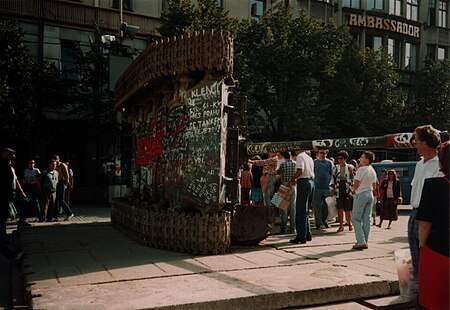 ไฟล์:A_T-55_on_Václavské_náměstí,_Prague.jpg