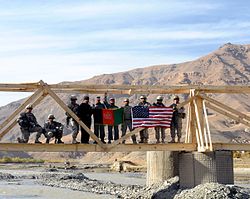 Sebuah jembatan di Ghorband kabupaten, Provinsi Parwan, Afghanistan.jpg