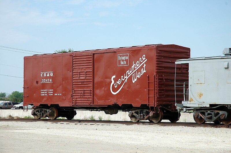 File:A spanking clean CB&Q boxcar.jpg