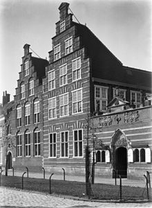 The building of the orphanage in the 20th century. Aanzicht - Leiden - 20135401 - RCE.jpg