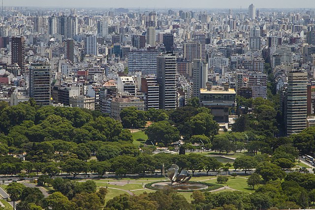 Southwestward view of Recoleta in 2014, overlooking Floralis Genérica and the National Library.