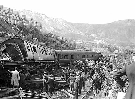 File:Aftermath of the Penmaenmawr train crash (Sept 1950) (14130126965).jpg