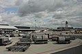 Deutsch: Gepäckcontainer am Rollfeld, im Hintergrund der Tower vom Vienna Airport