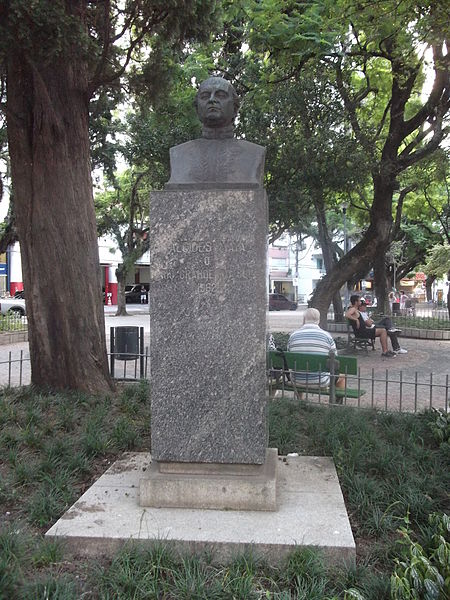 File:Alcides Maia - Praça General Daltro Filho, Porto Alegre, Brasil 00.JPG