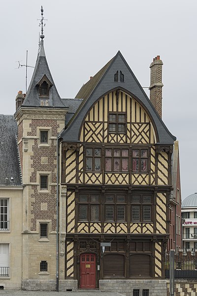 File:Amiens France Building-11-Place-Notre-Dame-01.jpg