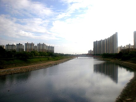 Ansan River (Ansancheon) in Hosu(in English, 'lake') Park