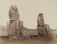 Los colosos en una foto tomada por Antonio Beato en el siglo XIX.