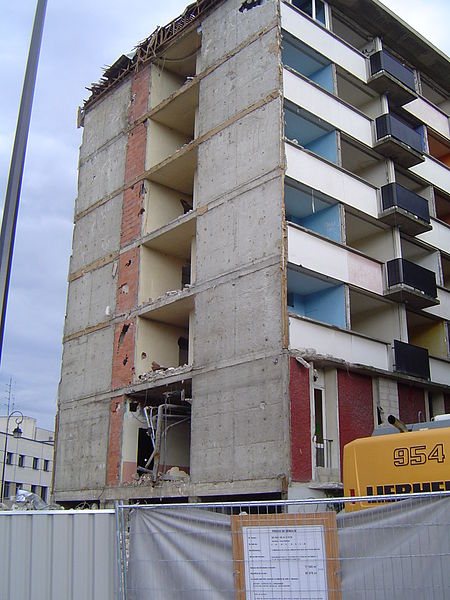 File:Antony - Démolition RUA (1) le 13.08.2010.JPG