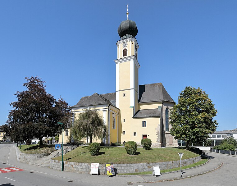 File:Aurolzmünster - Kirche (2).JPG