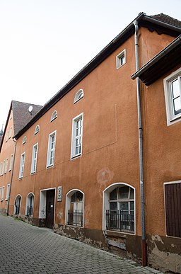 Bad Windsheim, Klosterplatz 4, Erbsengasse-001