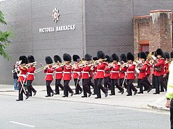 Bando da Guarda Escocesa deixa Victoria Barracks - geograph.org.uk - 1512212.jpg