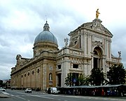 Santa Maria degli Angeli, en la valo sub la urbo