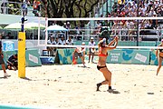 Deutsch: Beachvolleyball bei den Olympischen Jugendspielen 2018; Tag 9, 15. Oktober 2018; Mädchen, Viertelfinale: USA-Spanien 2–1 (21–19/17–21/15–9) English: Beach volleyball at the 2018 Summer Youth Olympics at 15 October 2018 – Girls Quarterfinals: USA-Spain 2–1 (21–19/17–21/15–9)