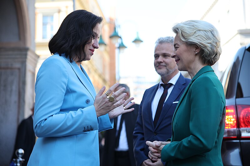 File:Benjamina Karić and Ursula von der Leyen.jpg