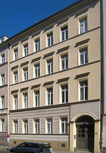 File:Berlin, Mitte, Almstadtstrasse 6, Mietshaus.jpg