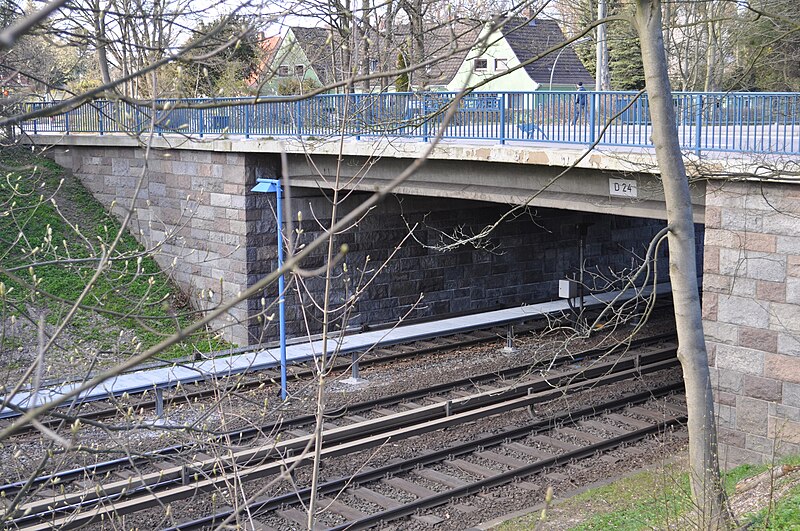 File:Berner Brücke (Hamburg-Farmsen-Berne).2.ajb.jpg