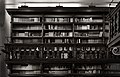 Biblioteca marucelliana, sala di consultazione, scaffalatura del xvii secolo riadattata dalla bibl. palatina di palazzo pitti, 00.jpg