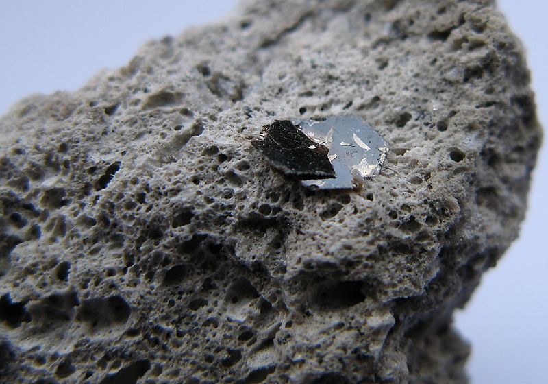 File:Biotite on Pumice - Mendig, Eifel, Germany2.jpg