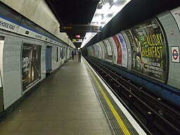 Blackhorse Road stn Victoria southbound look north