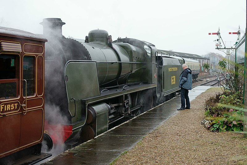 File:Bluebell Railway (15692953859).jpg