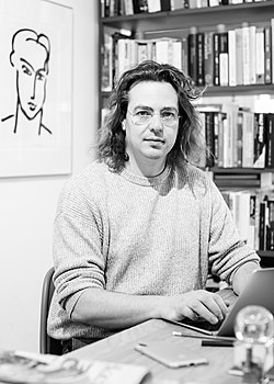 Bob van Luijt di mejanya di Amsterdam (2021).jpg