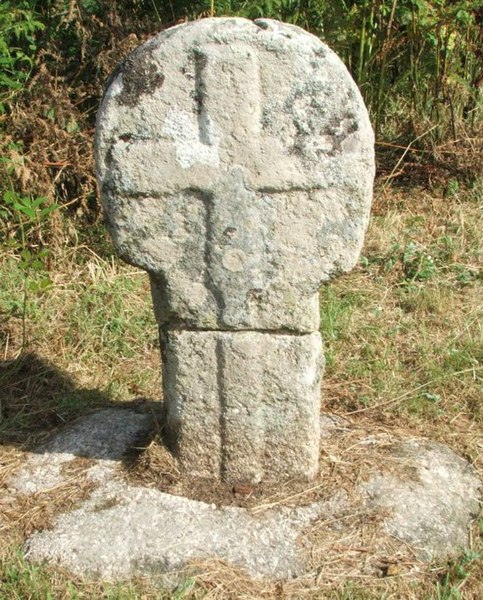 File:Boswarthen Cross - geograph.org.uk - 221472.jpg