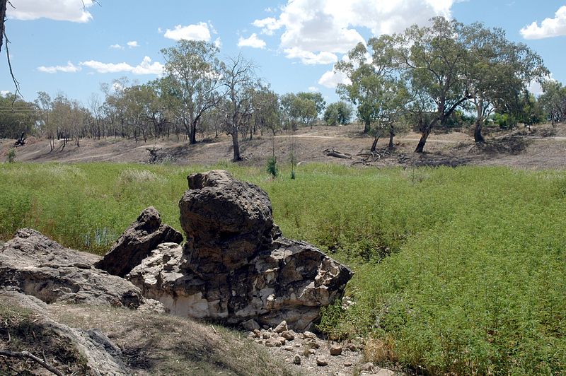 File:Brewarrina fish traps 1.jpg