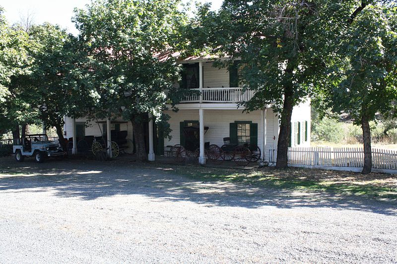 File:CA Siskiyou County Forest House 0001.jpg