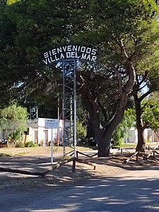 Cartel de ingreso a la localidad de Villa del Mar, al inicio del Boulevard Puerto Belgrano