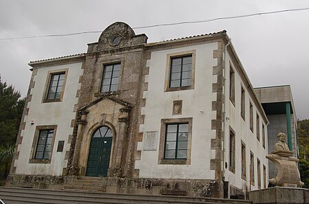 Casa consistorial de Carnota.jpg