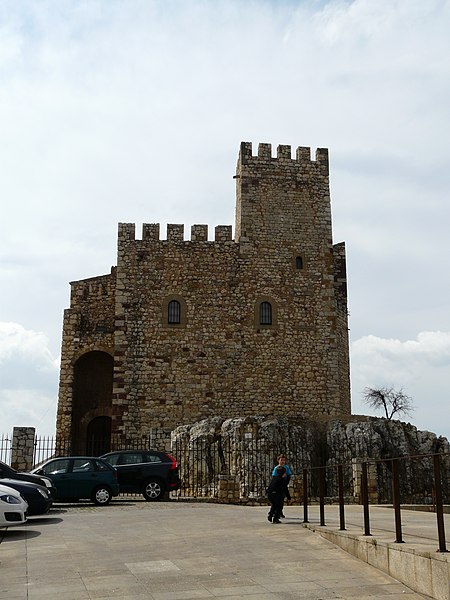 File:Castell del Papiol P1170841.jpg