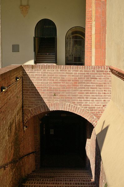 File:Castello Sforzesco (9627515390).jpg