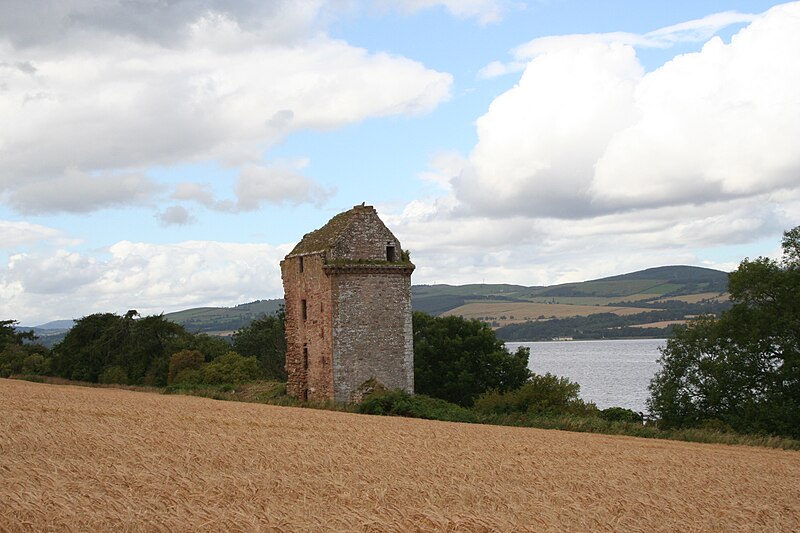 File:CastleCraig Scotland.jpg