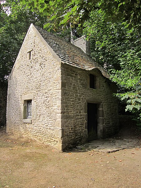 File:Château de Tocqueville - Maison du gardien.jpg