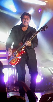 Burchill playing a Gibson Les Paul in February 2015 Ch Burchill.jpg