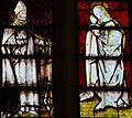 Vitrail de l'abside représentant un évêque et Notre-Dame à l'Enfant.