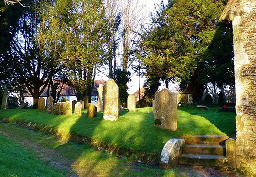 Churchyard, Icklesham - geograph.org.uk - 4310673