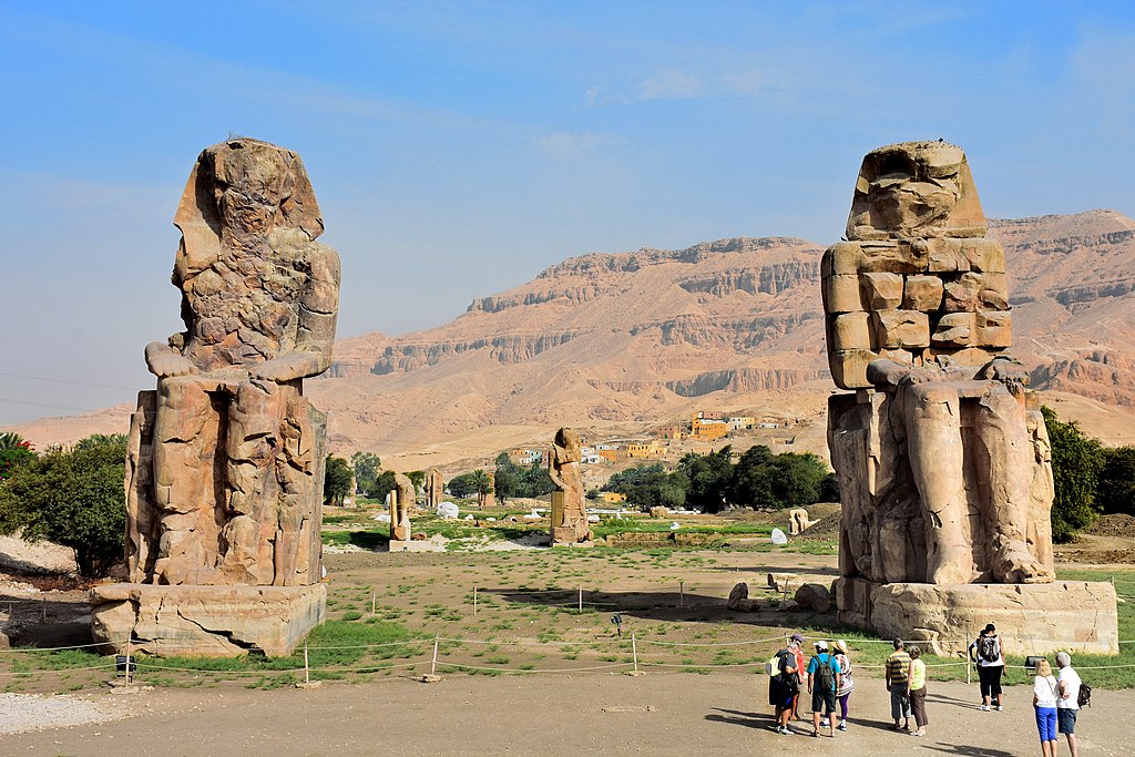 Colossi of Memnon May 2015 2.JPG