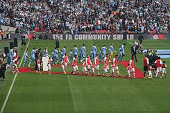 Community Shield 14 - I manager guidano le squadre fuori (14698393168).jpg