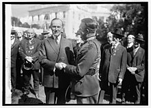 Edwards receiving the Medal of Honor from President Coolidge in 1924.