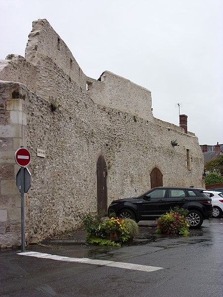 File:Cormery fortifications abbaye.jpg