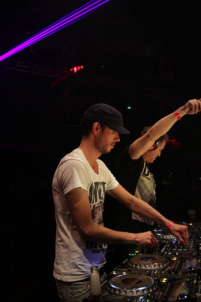 File:Cosmic Gate (63).JPG