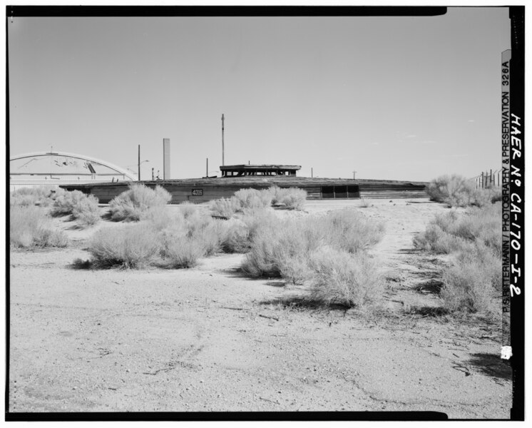 File:Credit PSR. View looks east (102°) at west side of water reservoir, Building 4316. Unicon Portable Hanger (Building 4305) appears in background. Ground features in HAER CAL,15-BORON.V,2I-2.tif