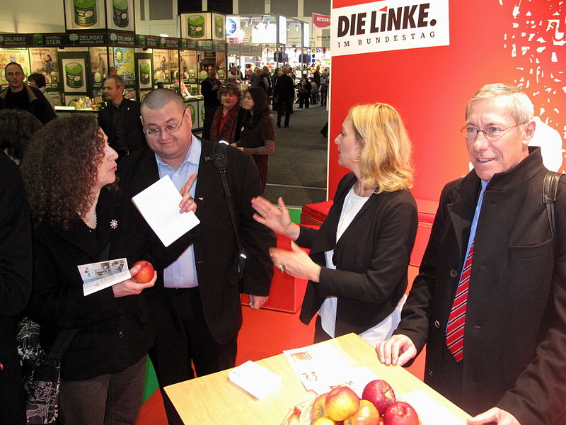 File:DIE LINKE Grüne Woche 2012.jpg