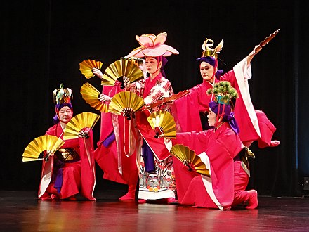 Danses d’Okinawa (musée Guimet, Paris) (11152072573).jpg