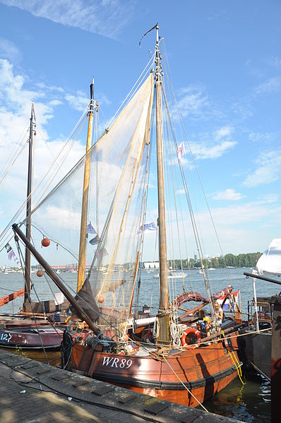 File:De WR89 bij Sail Amsterdam 2015 (01).JPG