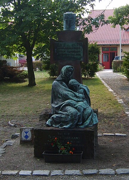 File:Denkmal einer Mutter Gorden.jpg