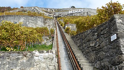 Funiculaire viticole dans les vignes du Dézaley.